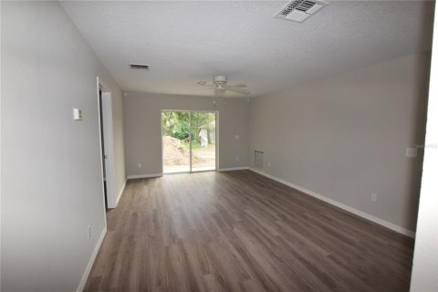 Apartamento en alquiler en Eustis, Florida, 2 dormitorios, 80.55 m2 № 1919304 - foto 3