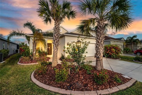 House in Parrish, Florida 3 bedrooms, 164.07 sq.m. № 1608819 - photo 2