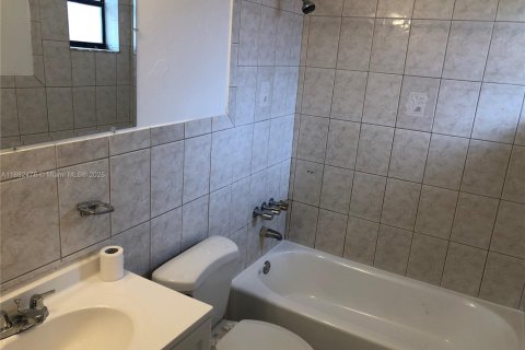 Villa ou maison à vendre à Miami, Floride: 3 chambres, 118.36 m2 № 1929509 - photo 15