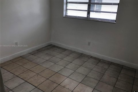 Villa ou maison à vendre à Miami, Floride: 3 chambres, 118.36 m2 № 1929509 - photo 28