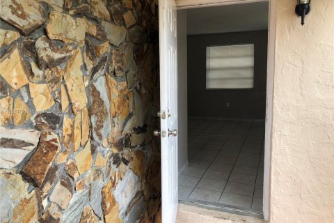 Villa ou maison à vendre à Miami, Floride: 3 chambres, 118.36 m2 № 1929509 - photo 5