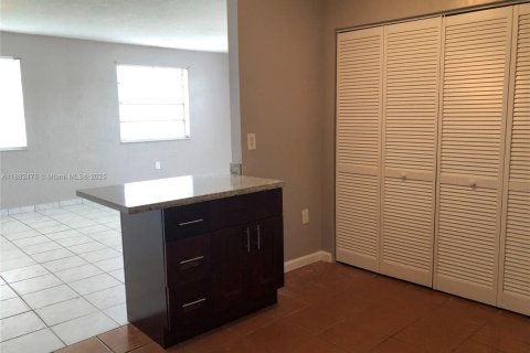 Villa ou maison à vendre à Miami, Floride: 3 chambres, 118.36 m2 № 1929509 - photo 26