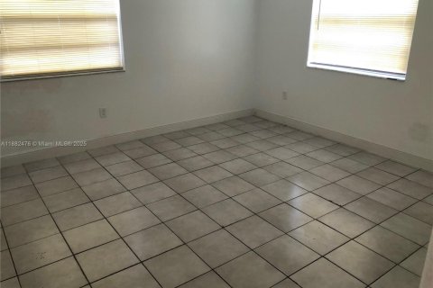 Villa ou maison à vendre à Miami, Floride: 3 chambres, 118.36 m2 № 1929509 - photo 13