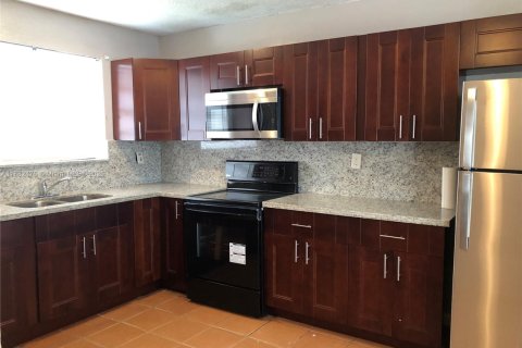 Villa ou maison à vendre à Miami, Floride: 3 chambres, 118.36 m2 № 1929509 - photo 2