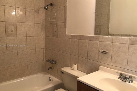 Villa ou maison à vendre à Miami, Floride: 3 chambres, 118.36 m2 № 1929509 - photo 10