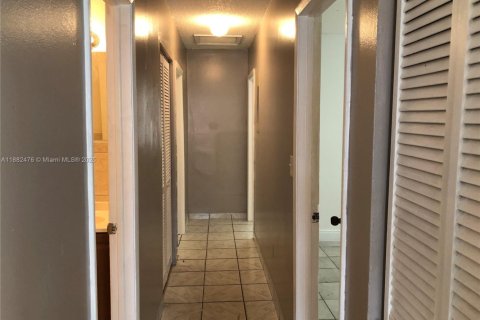 Villa ou maison à vendre à Miami, Floride: 3 chambres, 118.36 m2 № 1929509 - photo 9