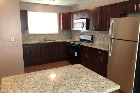 Villa ou maison à vendre à Miami, Floride: 3 chambres, 118.36 m2 № 1929509 - photo 3