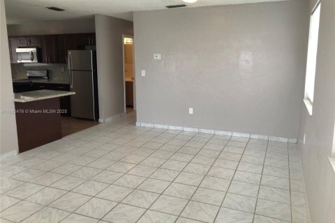 Villa ou maison à vendre à Miami, Floride: 3 chambres, 118.36 m2 № 1929509 - photo 4