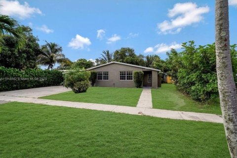 Villa ou maison à vendre à Sunrise, Floride: 3 chambres, 121.89 m2 № 2017345 - photo 1