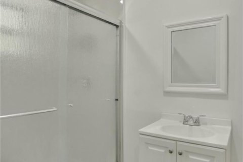 House in Miami, Florida 4 bedrooms, 124.86 sq.m. № 2260379 - photo 30