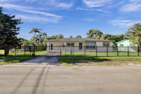 Casa en Miami, Florida 4 dormitorios, 124.86 m2 № 2260379