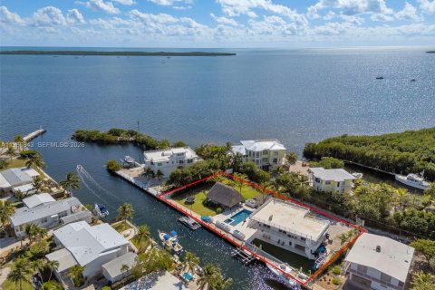 House in Key Largo, Florida 3 bedrooms, 143.07 sq.m. № 2031541