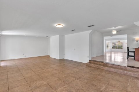 House in Hollywood, Florida 3 bedrooms, 152.17 sq.m. № 2392653 - photo 13