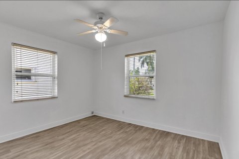House in Hollywood, Florida 3 bedrooms, 152.17 sq.m. № 2392653 - photo 18