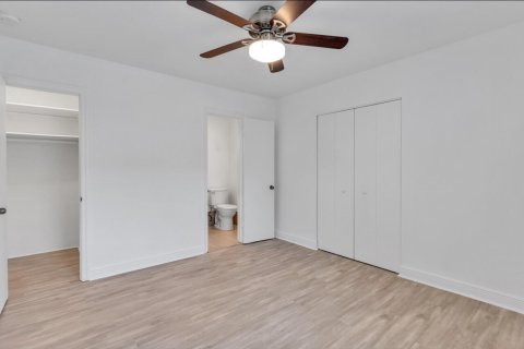 House in Hollywood, Florida 3 bedrooms, 152.17 sq.m. № 2392653 - photo 11