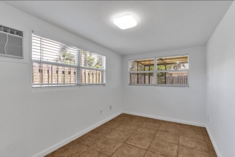 House in Hollywood, Florida 3 bedrooms, 152.17 sq.m. № 2392653 - photo 17