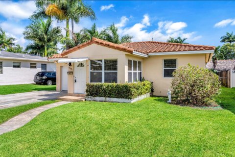 House in Hollywood, Florida 3 bedrooms, 152.17 sq.m. № 2392653 - photo 24