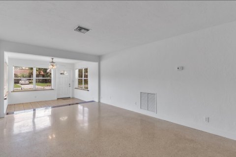 House in Hollywood, Florida 3 bedrooms, 152.17 sq.m. № 2392653 - photo 4