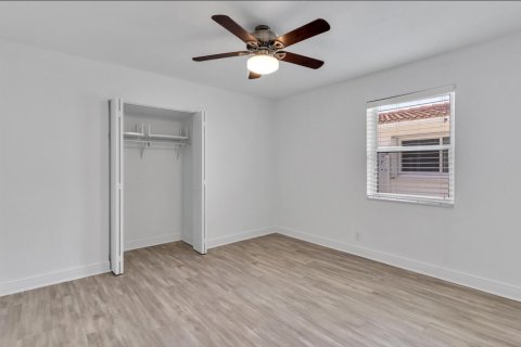 House in Hollywood, Florida 3 bedrooms, 152.17 sq.m. № 2392653 - photo 10