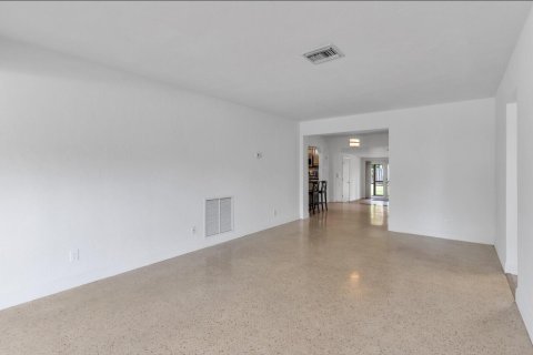 House in Hollywood, Florida 3 bedrooms, 152.17 sq.m. № 2392653 - photo 6