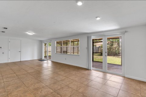 House in Hollywood, Florida 3 bedrooms, 152.17 sq.m. № 2392653 - photo 19