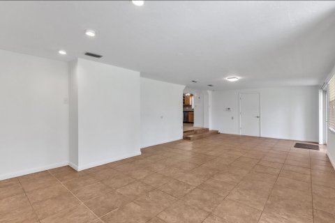 House in Hollywood, Florida 3 bedrooms, 152.17 sq.m. № 2392653 - photo 15