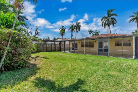 House in Hollywood, Florida 3 bedrooms, 152.17 sq.m. № 2392653 - photo 23