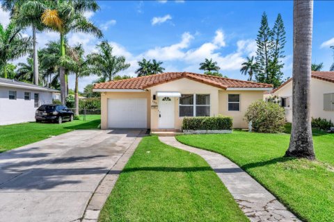 House in Hollywood, Florida 3 bedrooms, 152.17 sq.m. № 2392653