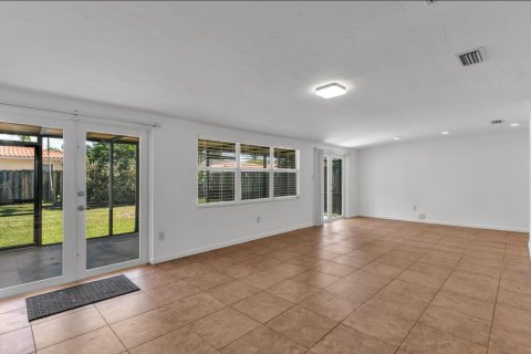 House in Hollywood, Florida 3 bedrooms, 152.17 sq.m. № 2392653 - photo 20