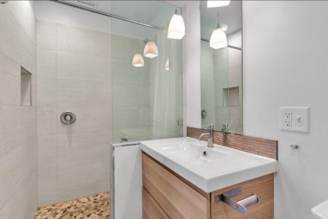 House in Hollywood, Florida 3 bedrooms, 152.17 sq.m. № 2392653 - photo 12
