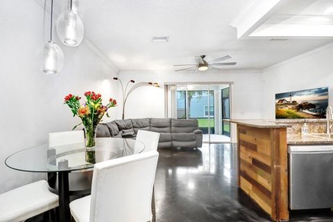 Touwnhouse à vendre à Pinellas Park, Floride: 3 chambres, 131.92 m2 № 2406856 - photo 5