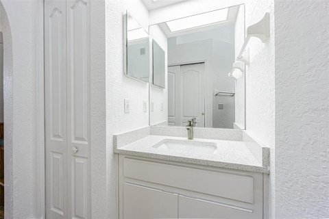 Townhouse in Lutz, Florida 3 bedrooms, 119.66 sq.m. № 2166821 - photo 13
