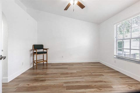 Townhouse in Lutz, Florida 3 bedrooms, 119.66 sq.m. № 2166821 - photo 9