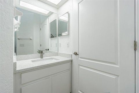 Townhouse in Lutz, Florida 3 bedrooms, 119.66 sq.m. № 2166821 - photo 12
