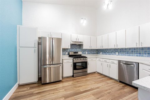 Townhouse in Lutz, Florida 3 bedrooms, 119.66 sq.m. № 2166821 - photo 4