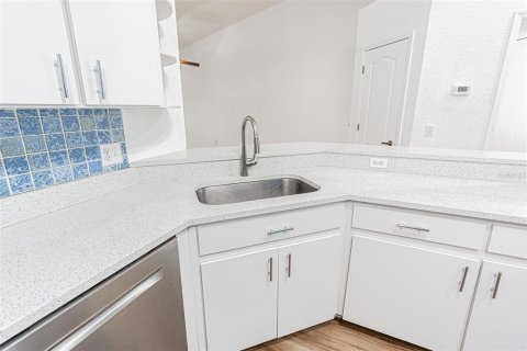 Townhouse in Lutz, Florida 3 bedrooms, 119.66 sq.m. № 2166821 - photo 3
