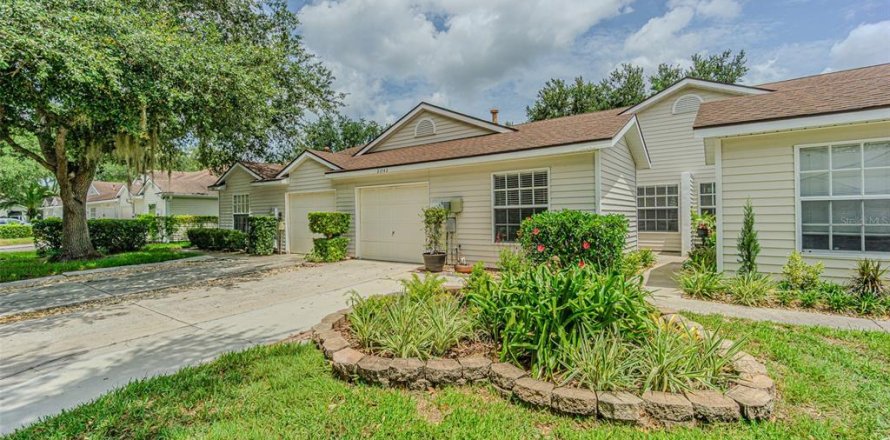 Townhouse in Lutz, Florida 3 bedrooms, 119.66 sq.m. № 2166821