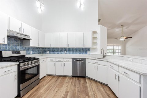 Townhouse in Lutz, Florida 3 bedrooms, 119.66 sq.m. № 2166821 - photo 2