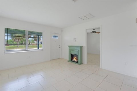 Villa ou maison à vendre à Port Charlotte, Floride: 3 chambres, 89.37 m2 № 2218646 - photo 10