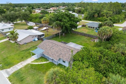 House in Port Charlotte, Florida 3 bedrooms, 89.37 sq.m. № 2218646