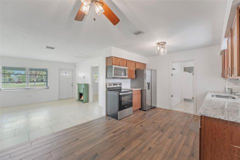 Villa ou maison à vendre à Port Charlotte, Floride: 3 chambres, 89.37 m2 № 2218646 - photo 13
