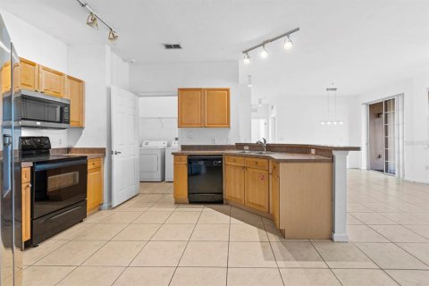 Condo in Davenport, Florida, 3 bedrooms  № 2123741 - photo 9
