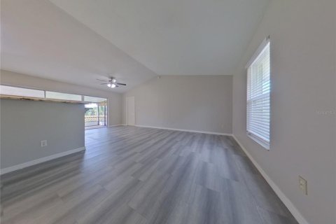 Villa ou maison à louer à Winter Springs, Floride: 3 chambres, 93.65 m2 № 1907172 - photo 2