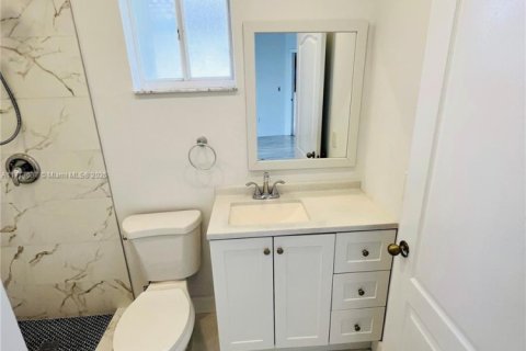 House in Miami, Florida 3 bedrooms, 115.57 sq.m. № 1708824 - photo 10