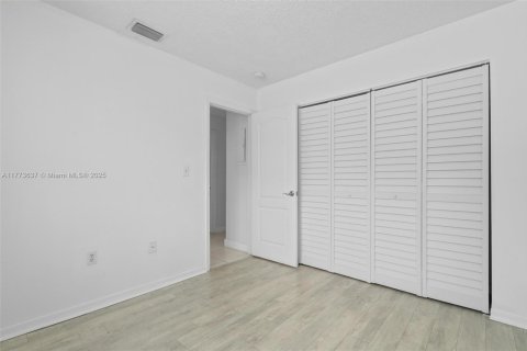 House in Miami, Florida 3 bedrooms, 115.57 sq.m. № 1708824 - photo 27