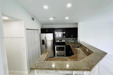 House in Miami, Florida 3 bedrooms, 115.57 sq.m. № 1708824 - photo 3