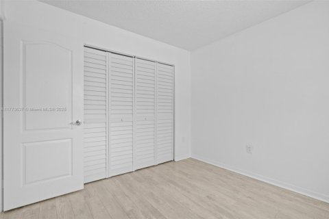 House in Miami, Florida 3 bedrooms, 115.57 sq.m. № 1708824 - photo 28