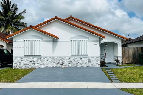 House in Miami, Florida 3 bedrooms, 115.57 sq.m. № 1708824 - photo 1