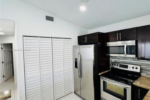House in Miami, Florida 3 bedrooms, 115.57 sq.m. № 1708824 - photo 4