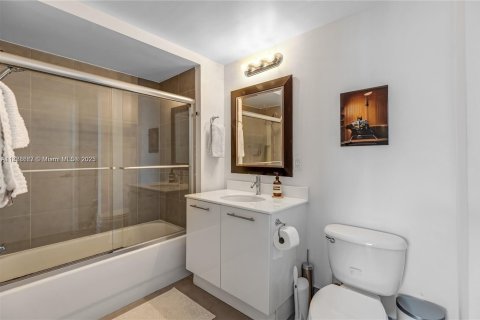 Copropriété à vendre à Miami, Floride: 2 chambres, 102.1 m2 № 1945786 - photo 16